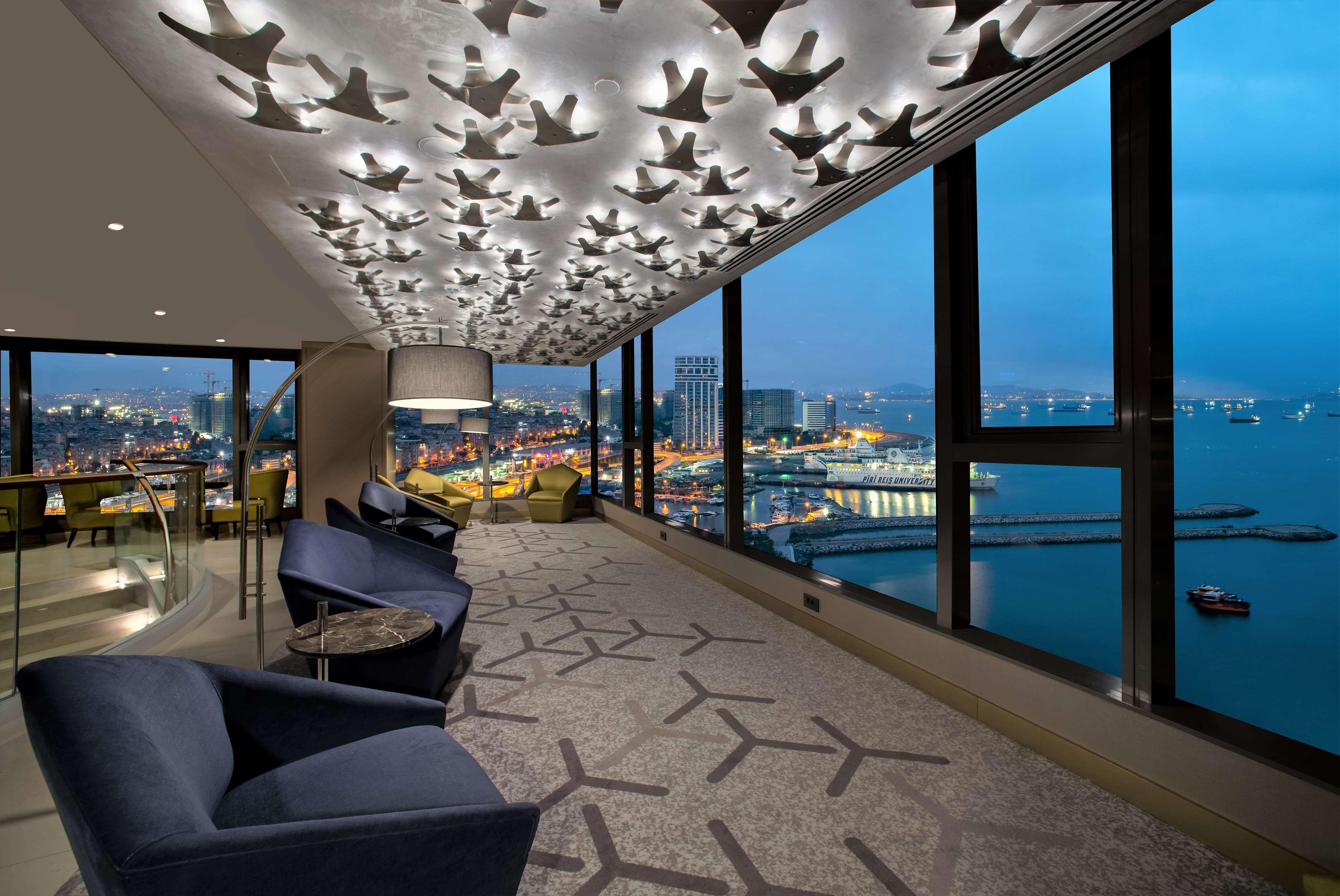 힐튼 이스탄불 바키르코이 호텔 외부 사진 The Club Lounge at the Ritz-Carlton, Hong Kong