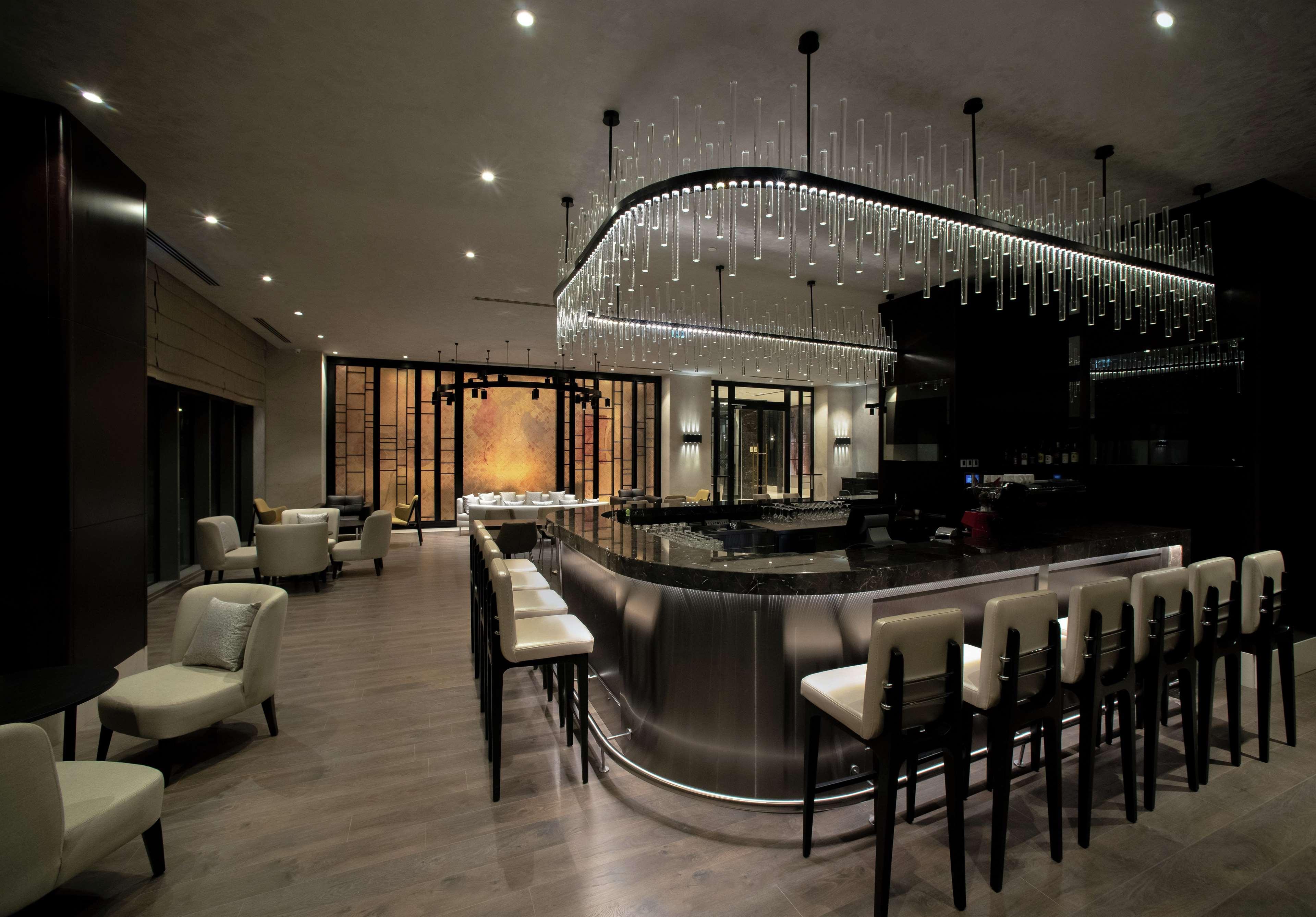 힐튼 이스탄불 바키르코이 호텔 외부 사진 The bar at the 101 bar