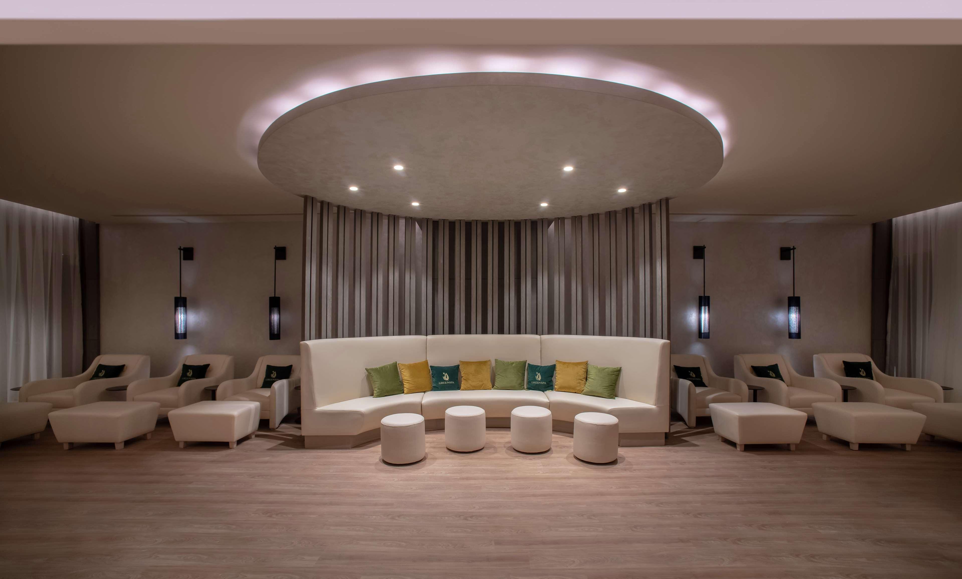 힐튼 이스탄불 바키르코이 호텔 외부 사진 The lounge at the airport