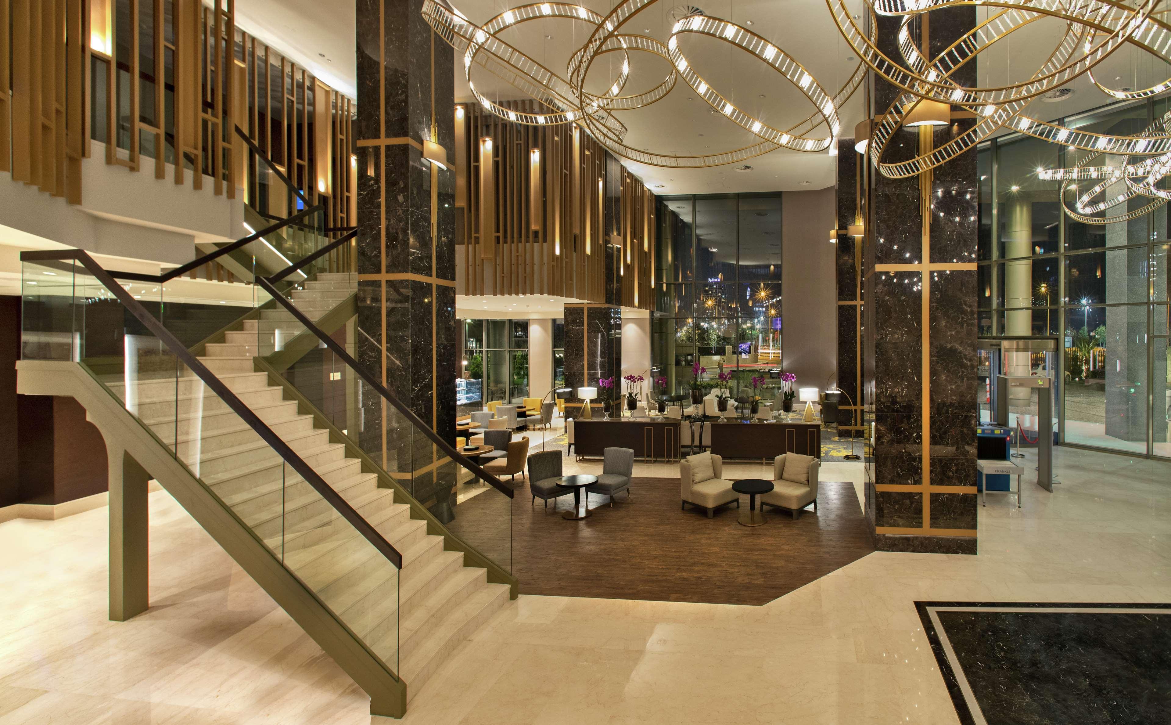 힐튼 이스탄불 바키르코이 호텔 외부 사진 The lobby of the hotel