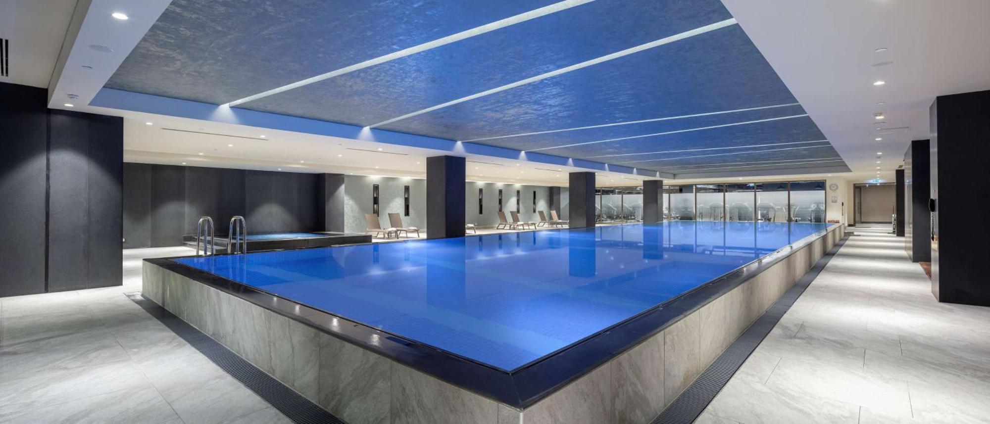 힐튼 이스탄불 바키르코이 호텔 외부 사진 The pool at the InterContinental London The O2